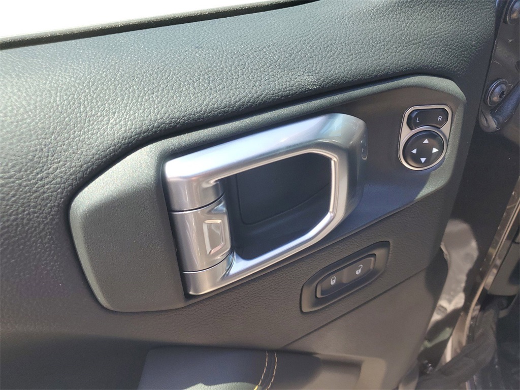 2024 Jeep Wrangler Sahara photo 8
