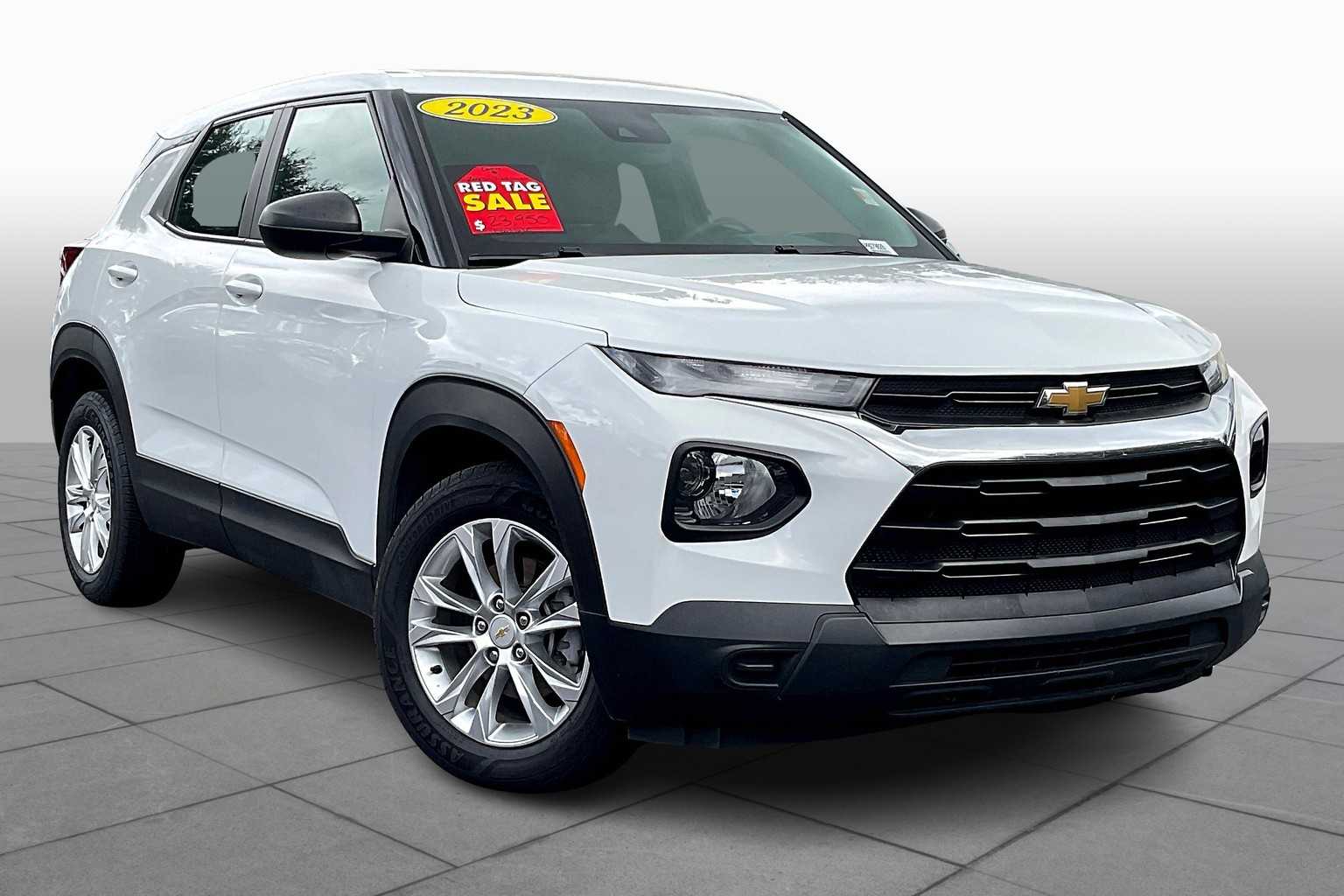 2023 Chevrolet Trailblazer LS photo 2