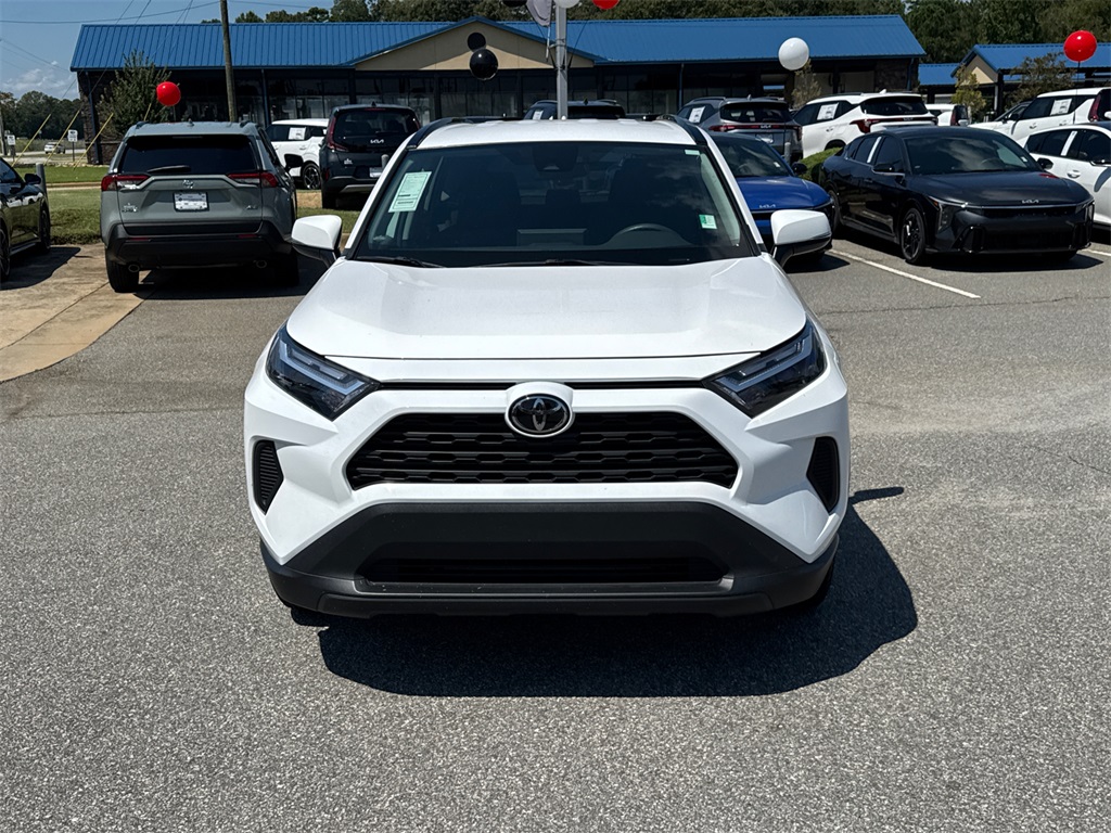 2022 Toyota RAV4 XLE photo 7