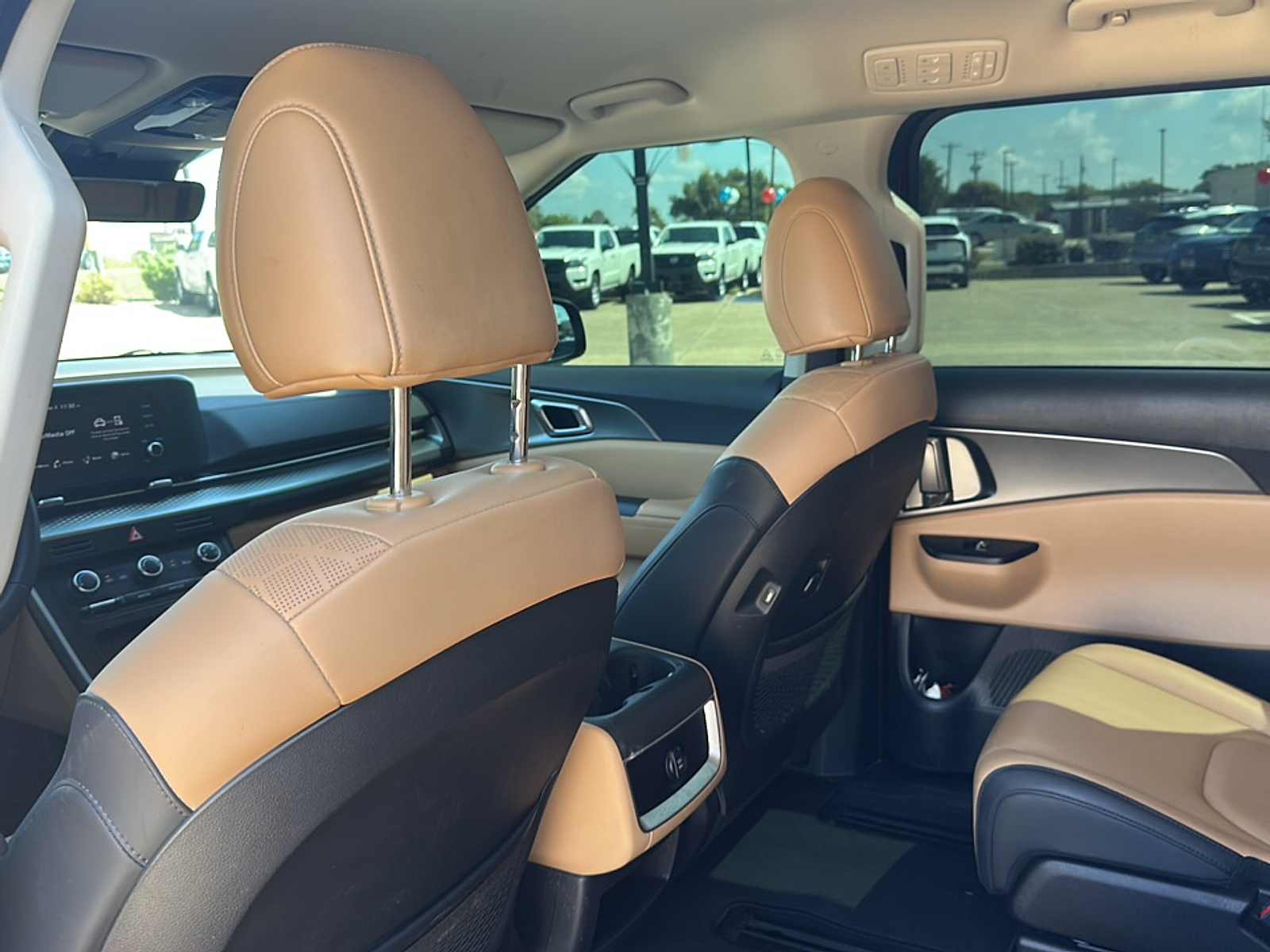 2024 Kia Carnival LX photo 3