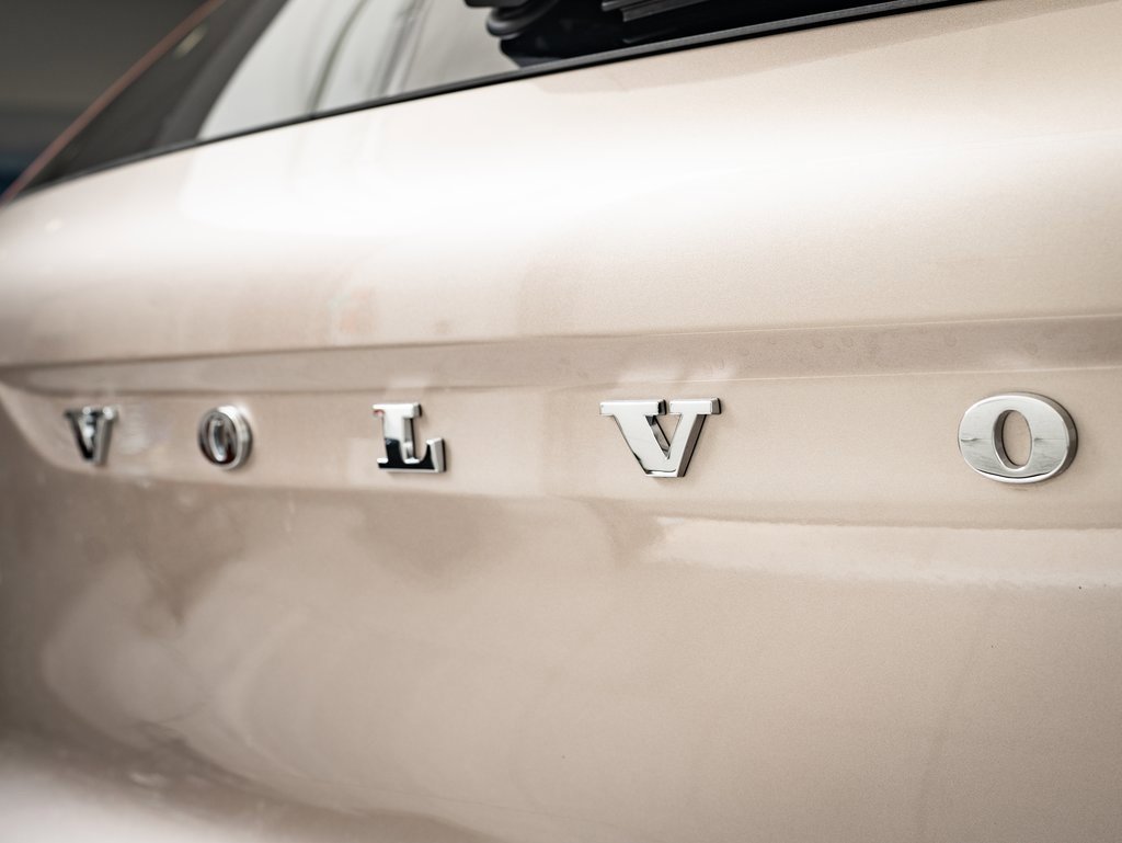 2024 Volvo XC40 Plus photo 9