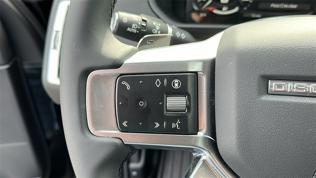 2025 Land Rover Discovery S photo 14