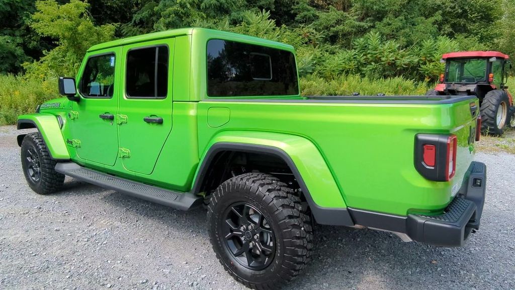 2025 Jeep Gladiator Sport photo 2