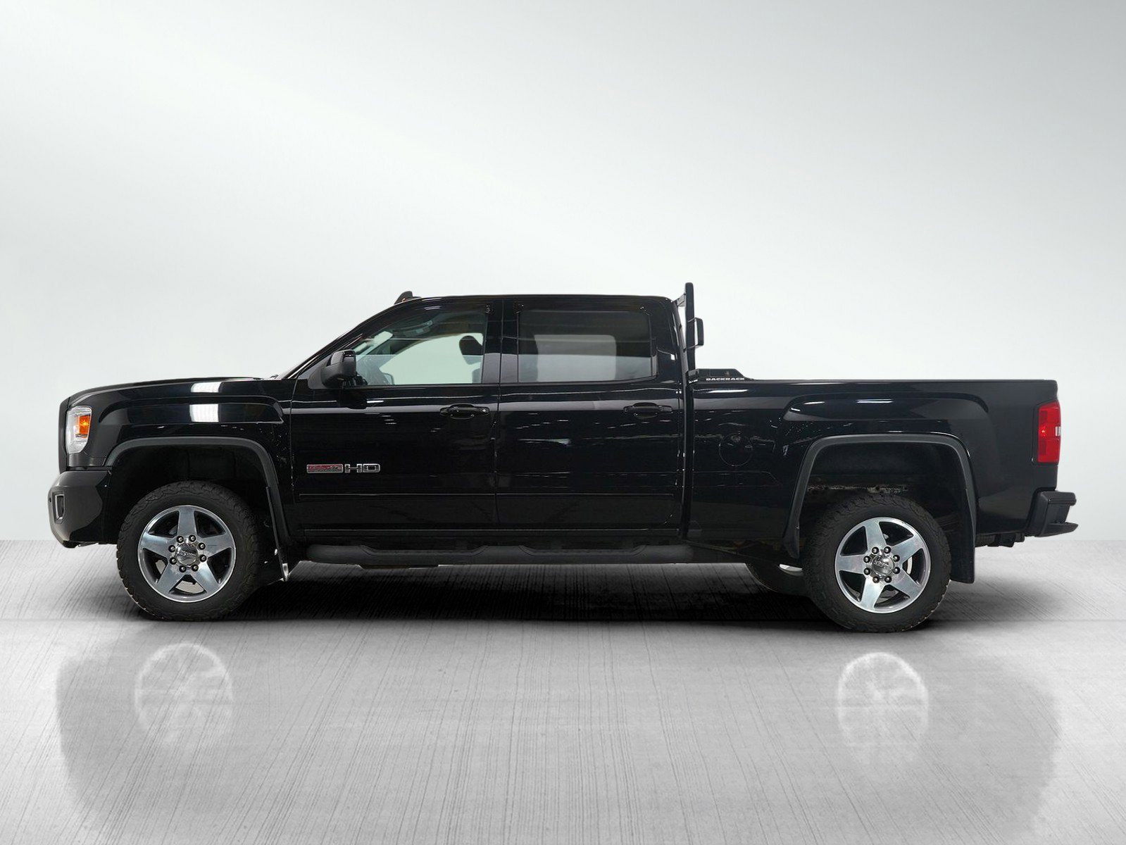 Used 2018 GMC Sierra 2500HD SLT with VIN 1GT12TEG9JF269070 for sale in White Bear Lake, Minnesota