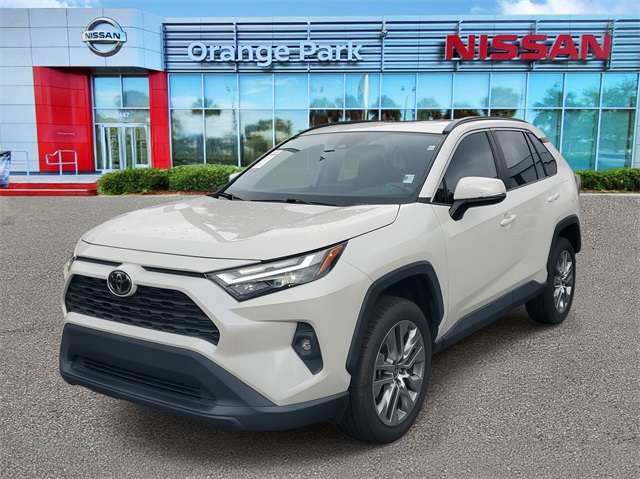 2022 Toyota RAV4 XLE Premium photo 4
