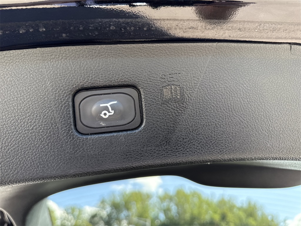 2022 Ford Edge SEL photo 32