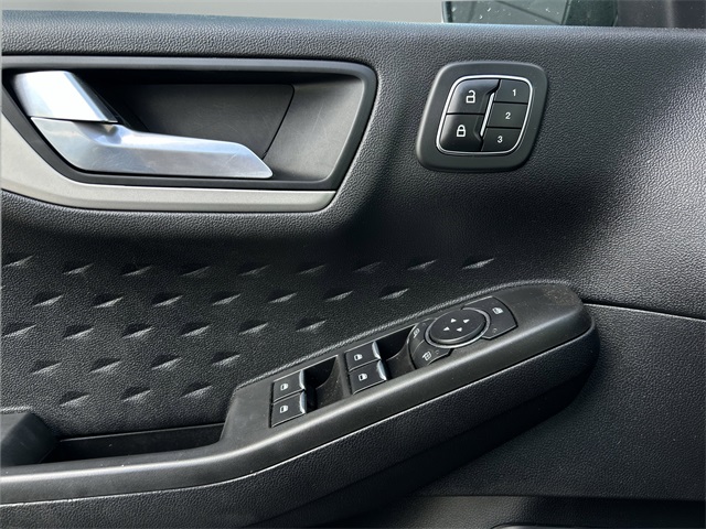 2020 Ford Escape SEL photo 9