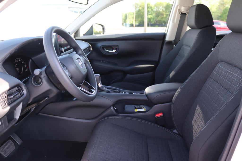 2025 Honda HR-V LX photo 25