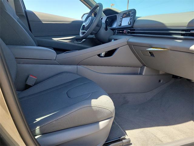 2025 Hyundai Elantra SEL Sport photo 16