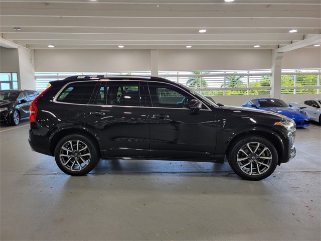 2019 Volvo XC90 T6 Momentum photo 6