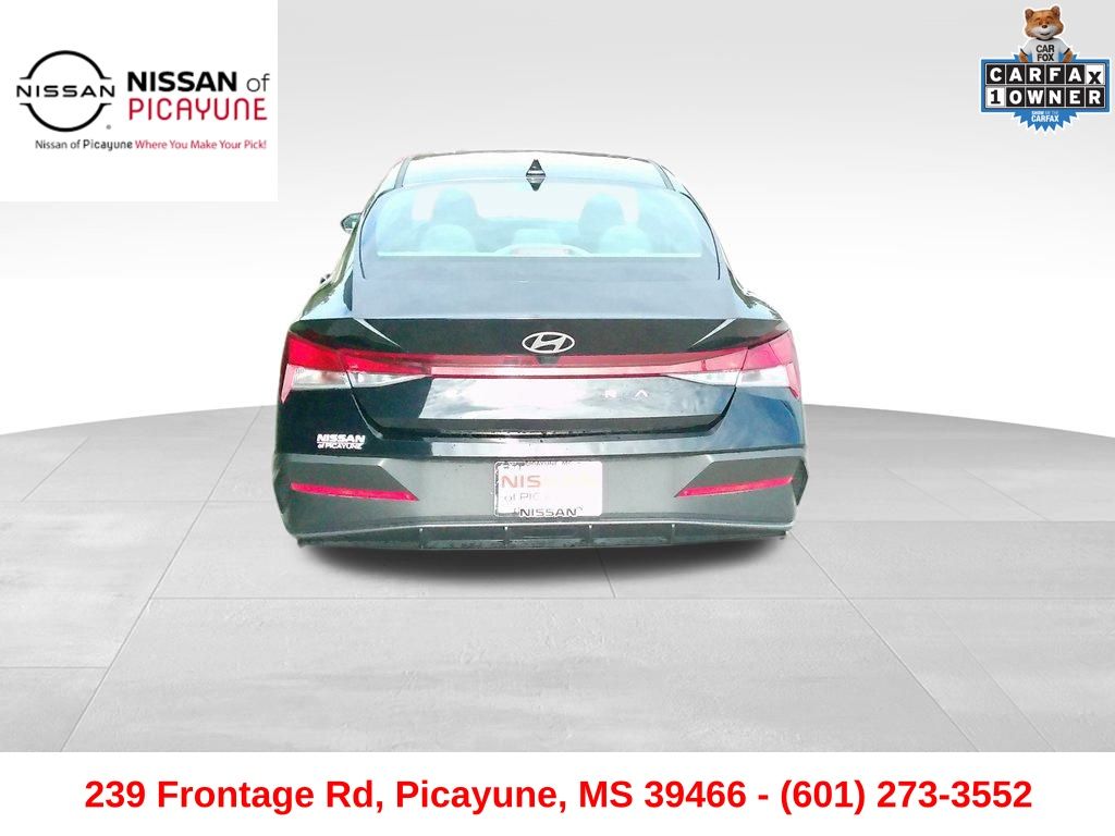 2024 Hyundai Elantra SEL photo 4