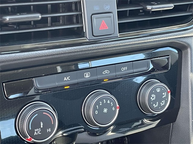 2025 Volkswagen Taos S photo 16