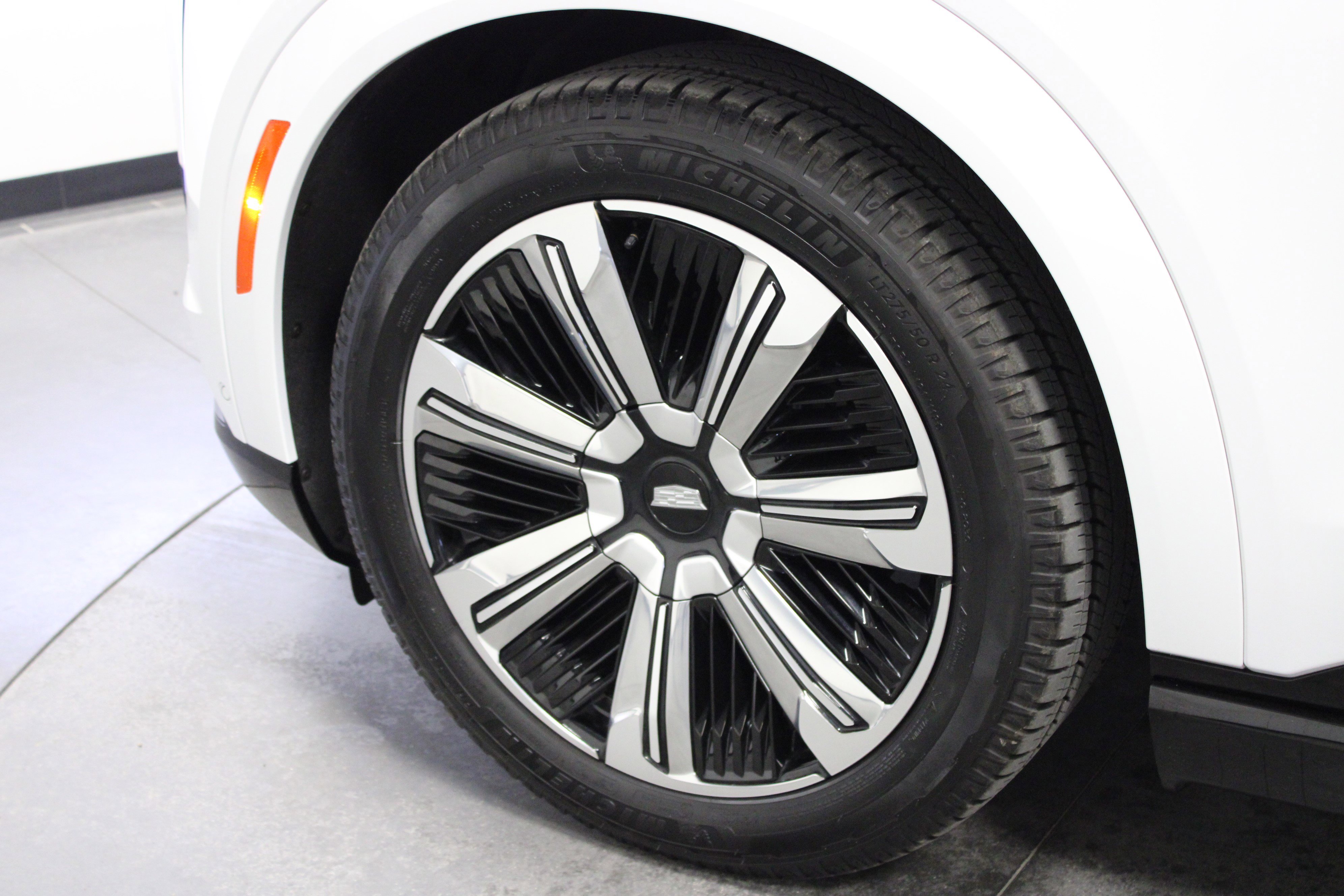 2025 Cadillac Escalade IQ Luxury photo 9