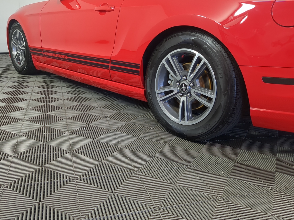 2013 Ford Mustang V6 Premium photo 5