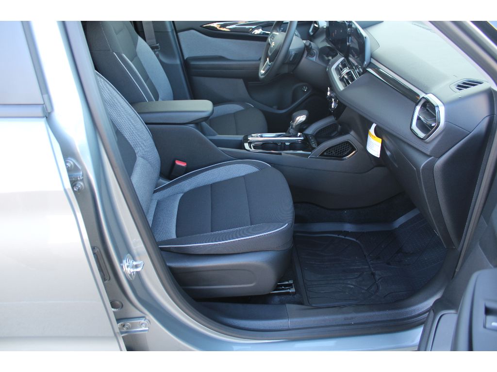 2026 Chevrolet Trailblazer LT photo 4