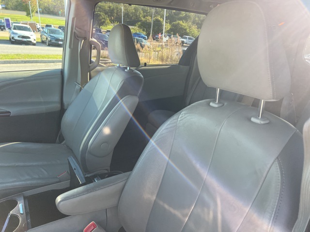 2013 Toyota Sienna photo 11