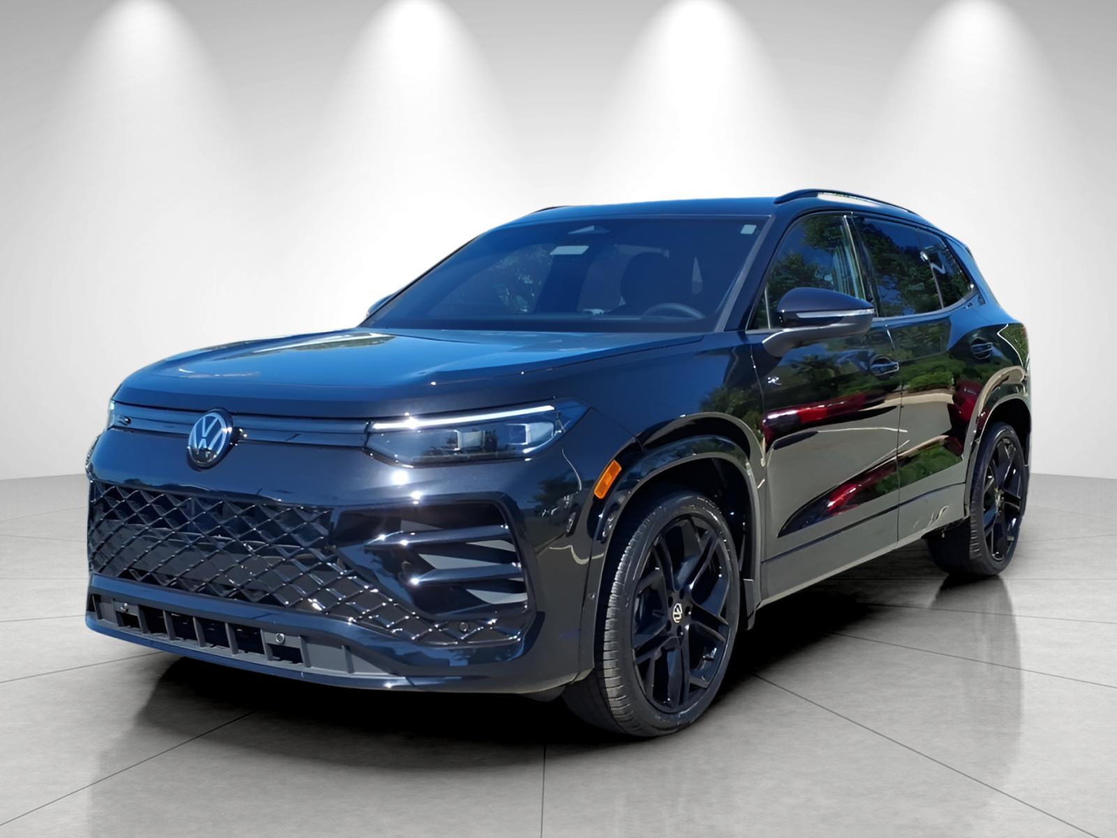 2025 Volkswagen Tiguan SE's photo