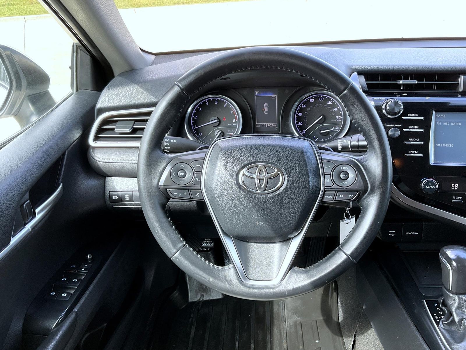 2018 Toyota Camry SE photo 10
