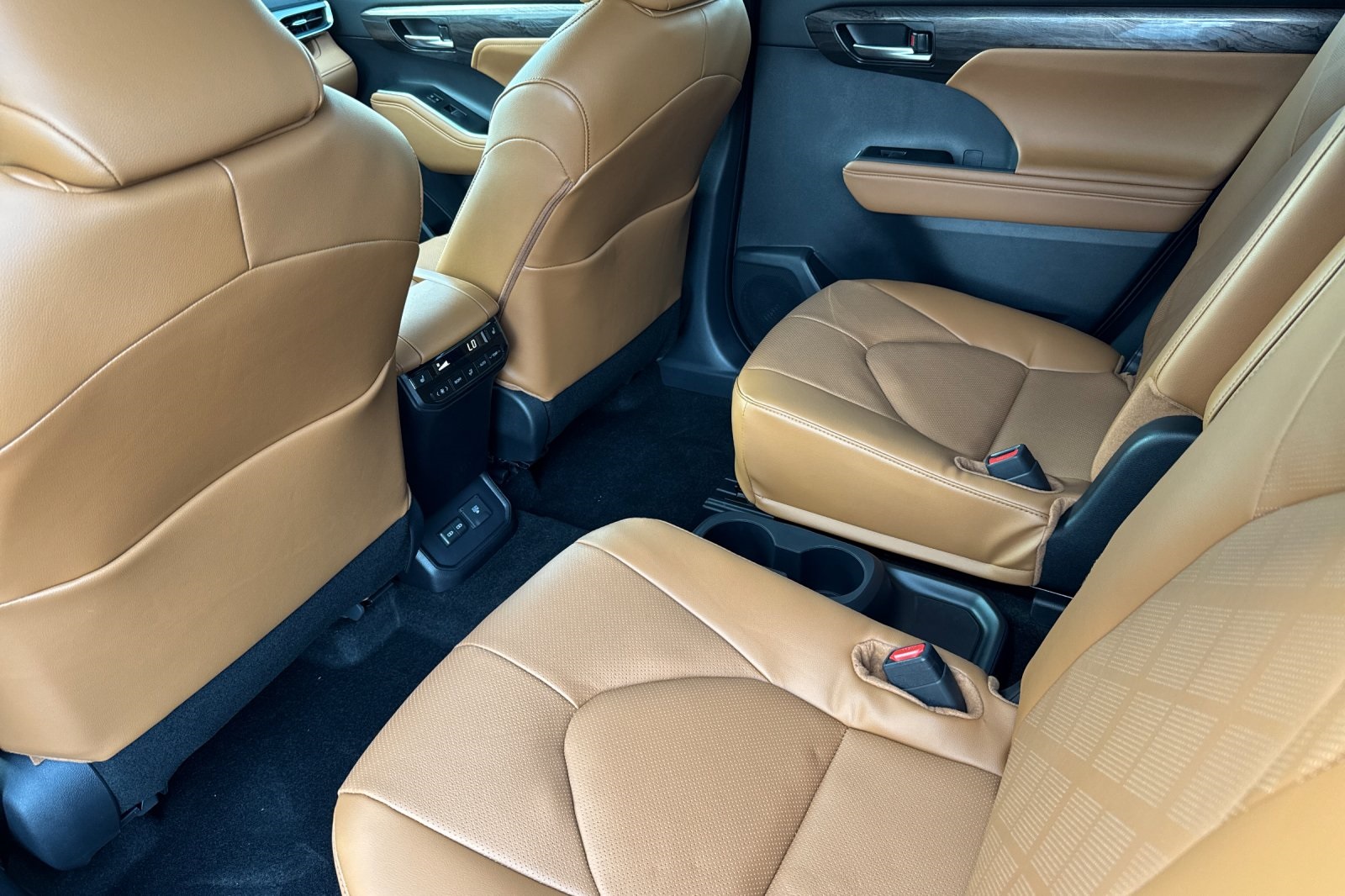 2025 Toyota Highlander XLE XSE Platinum Limited photo 4