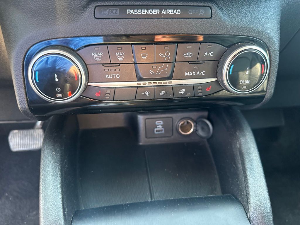 2022 Ford Escape Titanium photo 18
