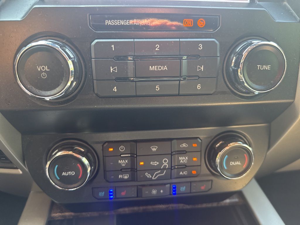 2019 Ford F-250 Lariat photo 16