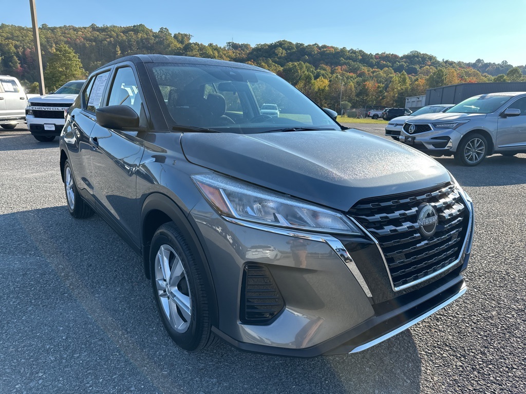 2025 Nissan Kicks Play S photo 4