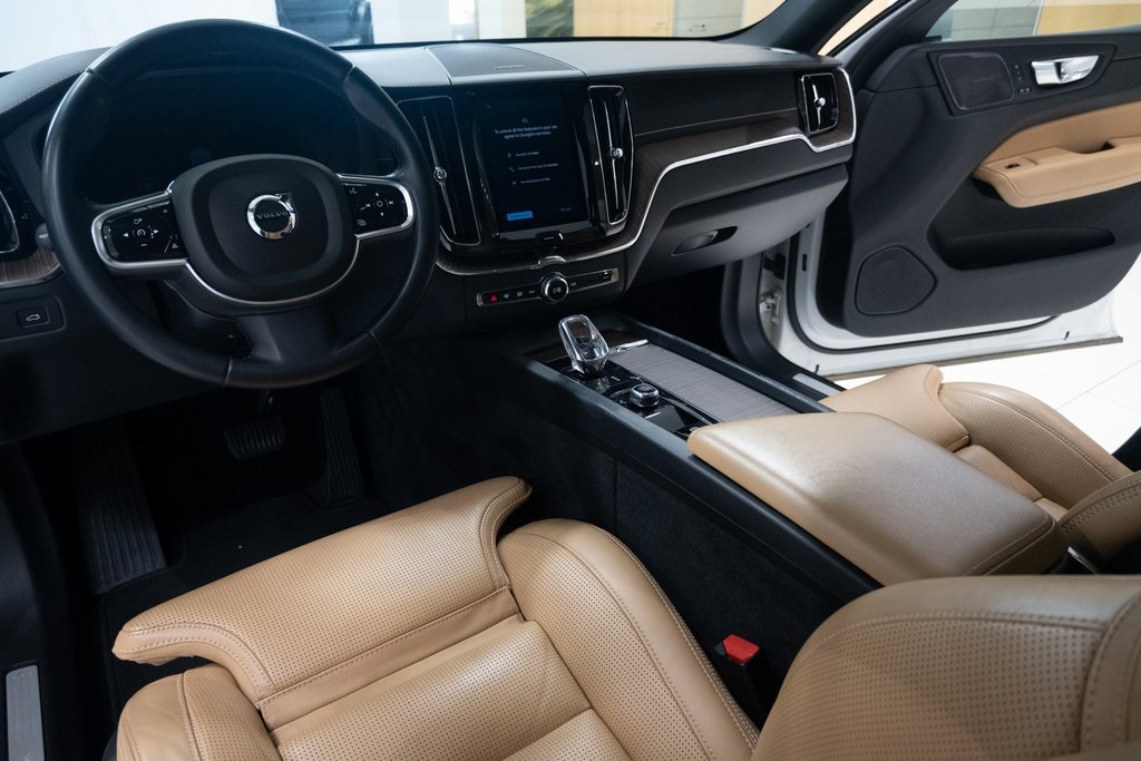 2022 Volvo XC60 B5 Inscription photo 9