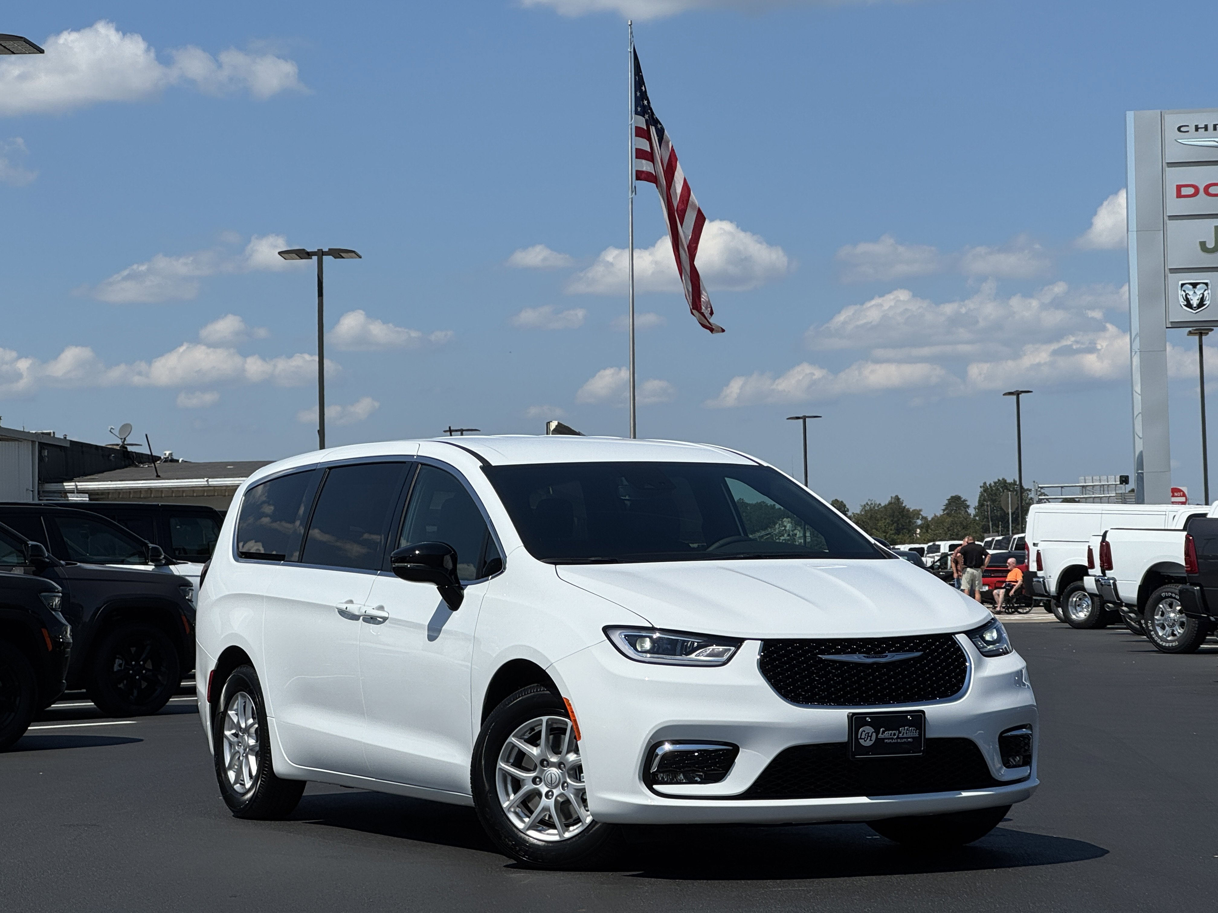 2026 Chrysler Pacifica Select