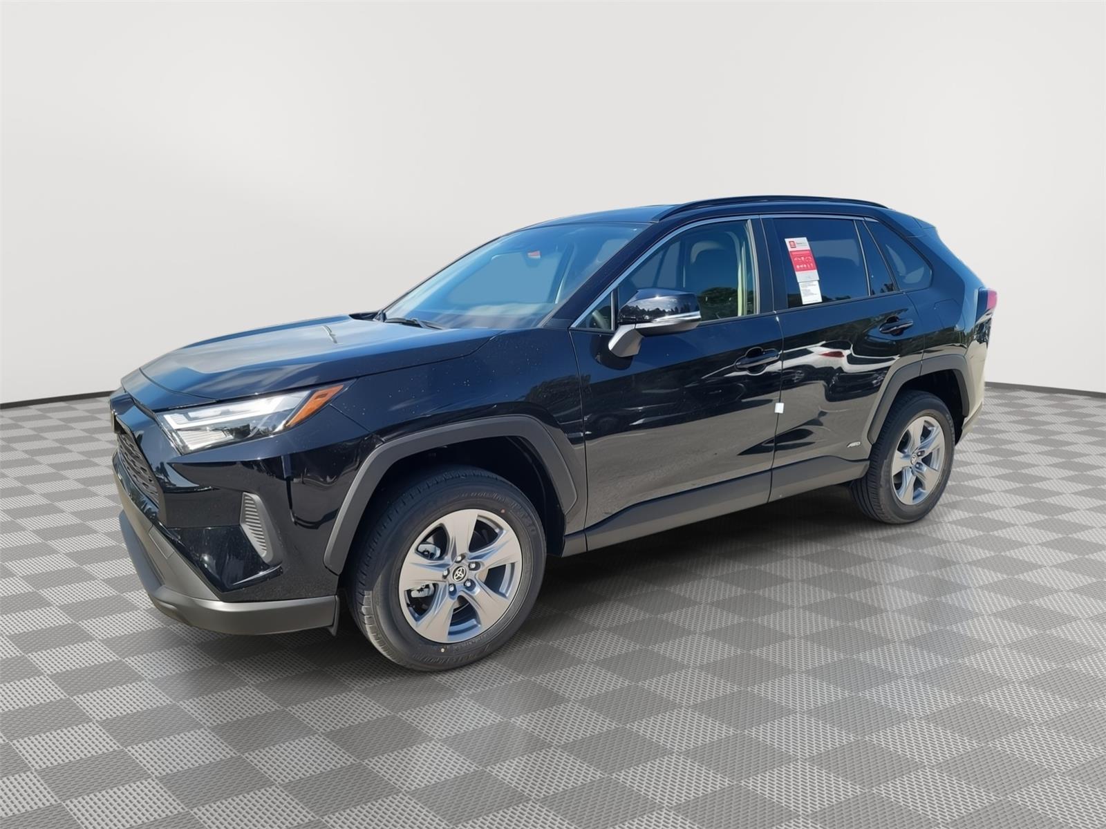 2025 Toyota RAV4 XLE's photo