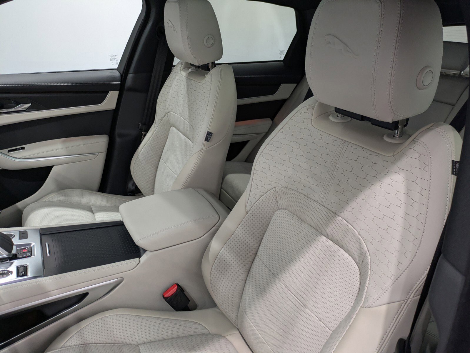 2026 Jaguar F-PACE P250 R-Dynamic S photo 8