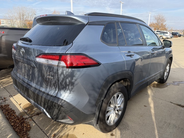2023 Toyota Corolla Cross LE photo 2