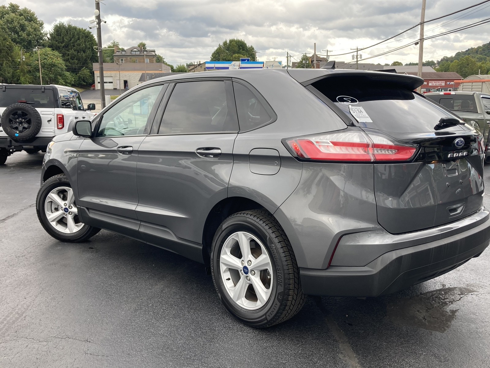 2022 Ford Edge SE photo 2