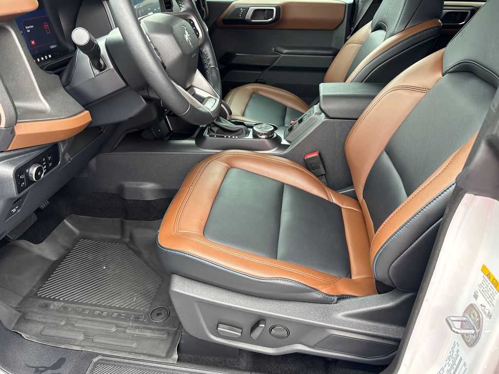 2024 Ford Bronco Outer Banks photo 9