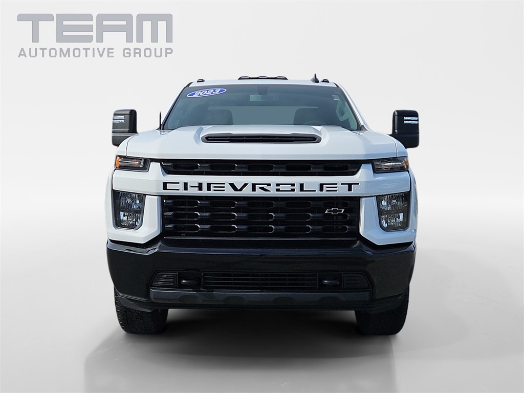 2023 Chevrolet Silverado 2500HD Custom photo 2