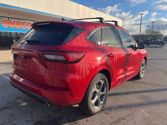 2023 Ford Escape ST-Line photo 2