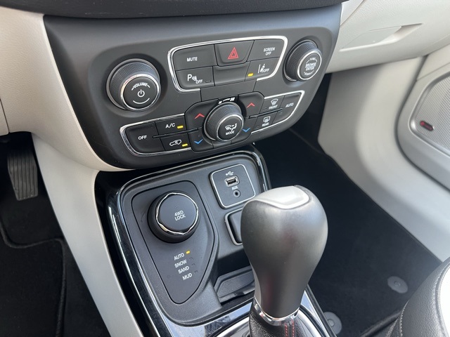 2018 Jeep Compass Limited photo 16