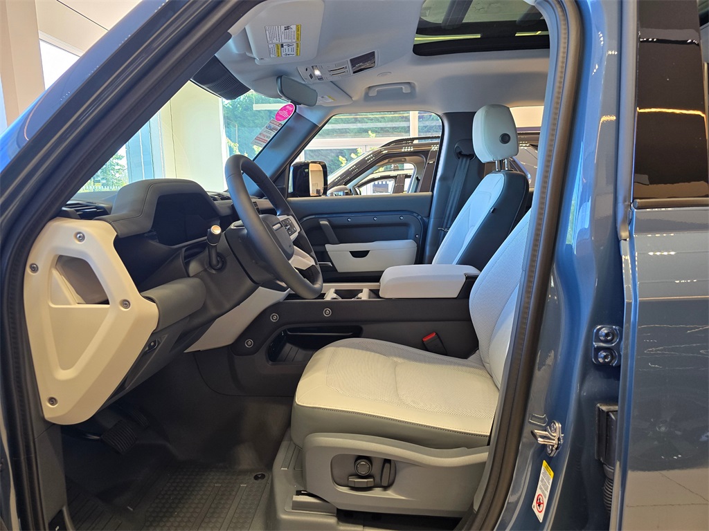 2025 Land Rover Defender 110 S photo 20