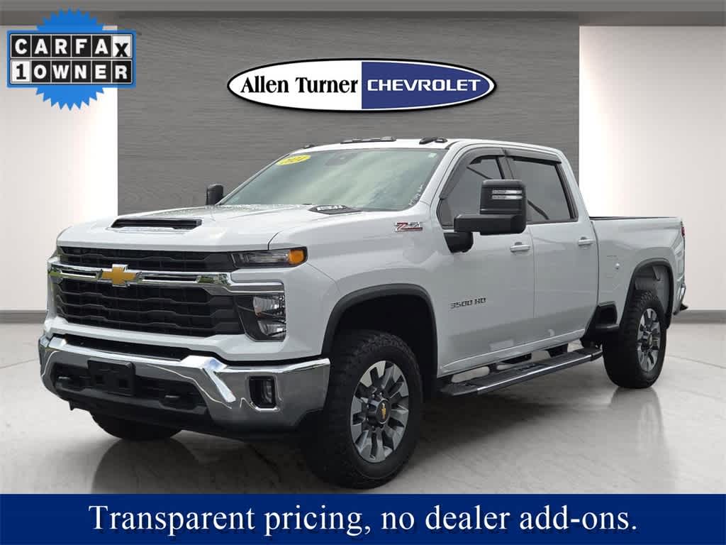 2024 Chevrolet Silverado 3500HD LT photo 2