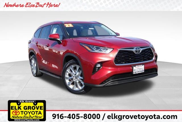 2022 Toyota Highlander Limited's photo