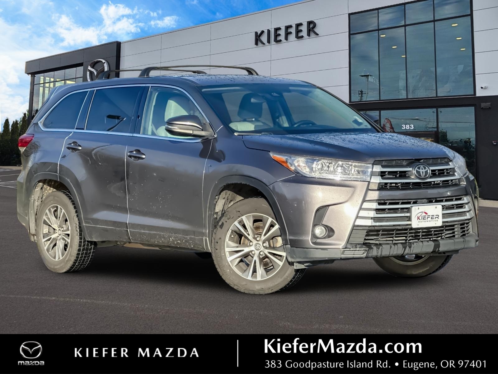 2017 Toyota Highlander LE Plus's photo