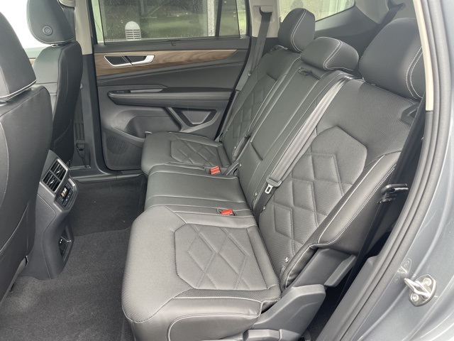 2025 Volkswagen Atlas SE Technology photo 13