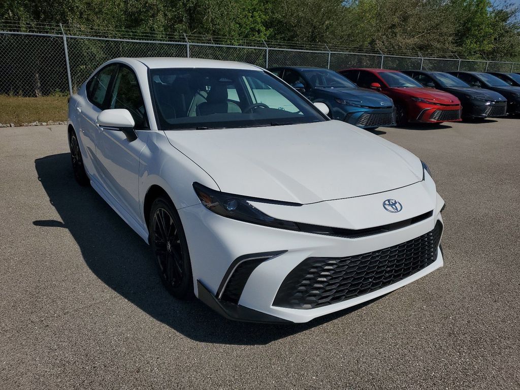 2025 Toyota Camry SE photo 3