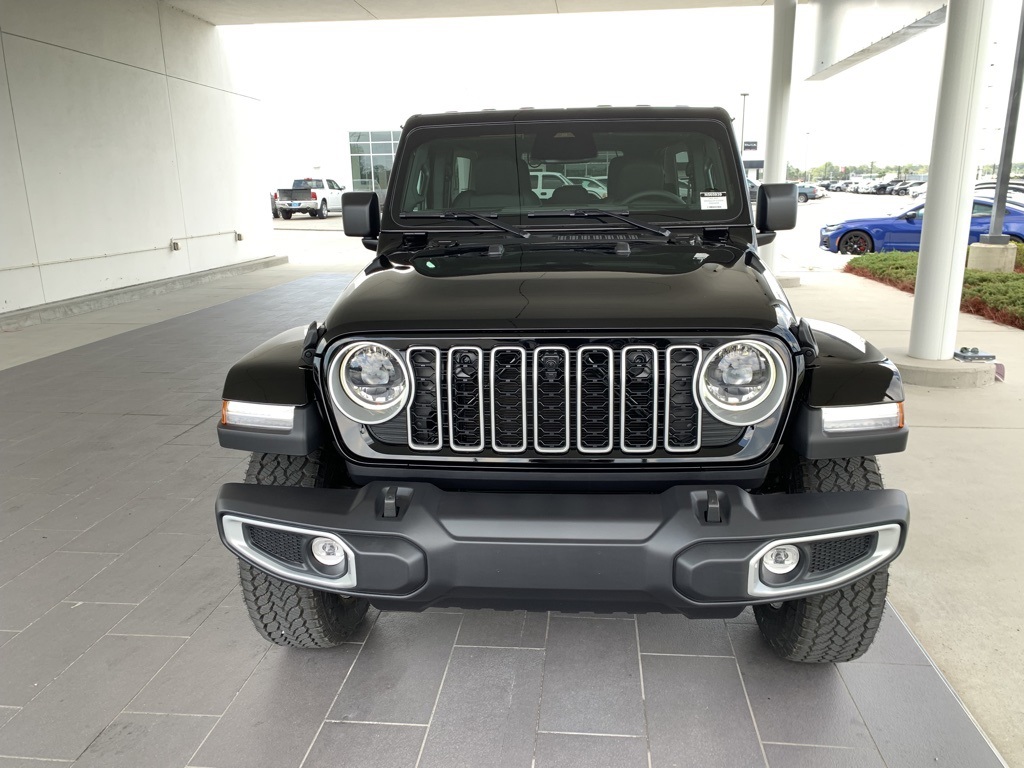 2025 Jeep Wrangler Sahara photo 3