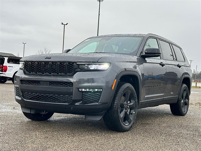 2025 Jeep Grand Cherokee Limited photo 3
