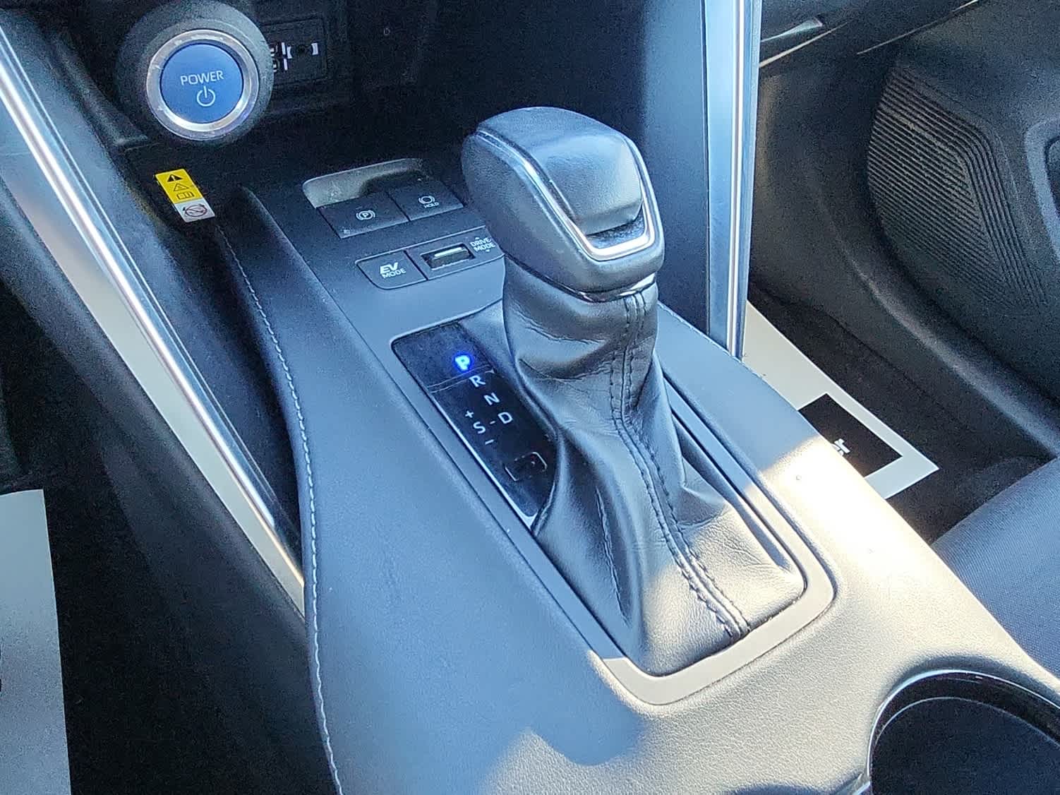 2022 Toyota Venza LE photo 11
