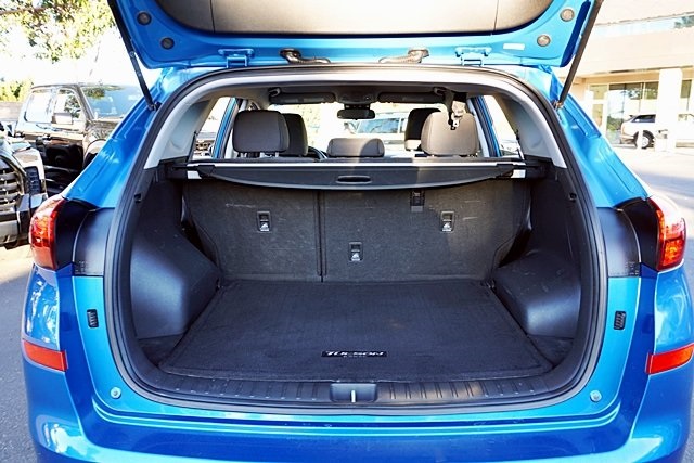 Used 2020 Blue Hyundai SE image 12