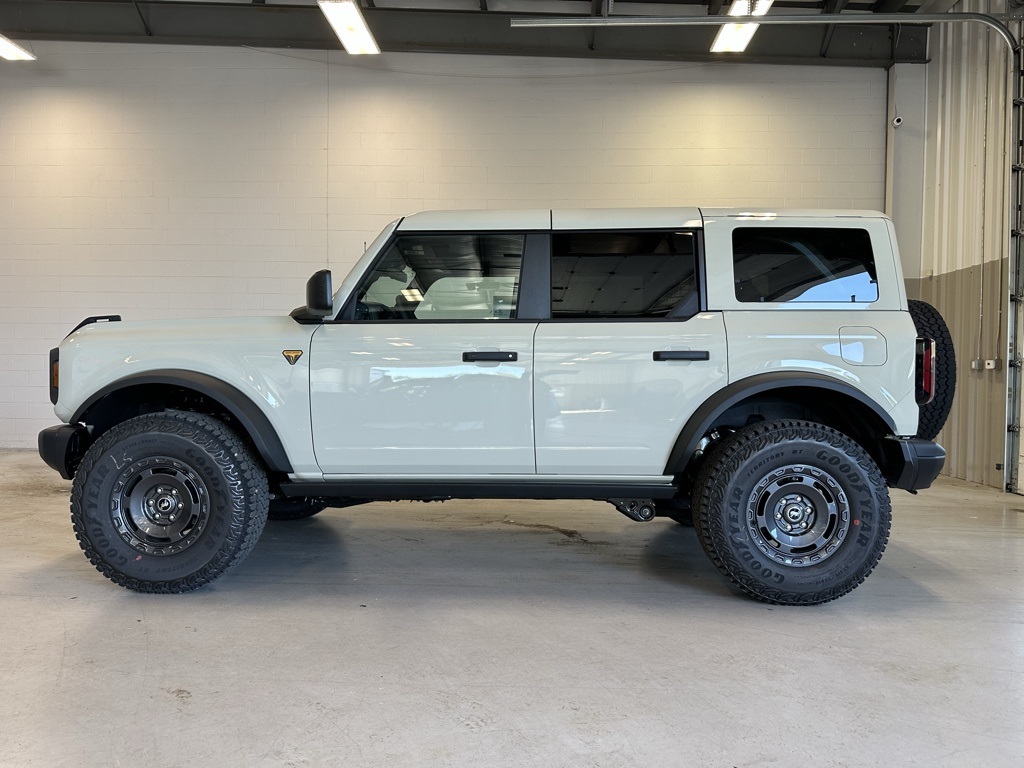 2025 Ford Bronco Badlands photo 2