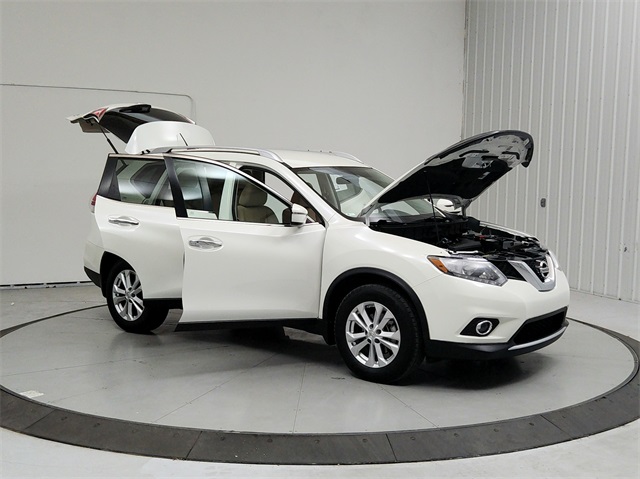 2016 Nissan Rogue SV photo 9