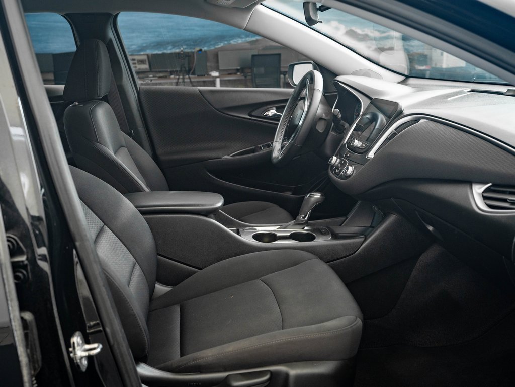 2019 Chevrolet Malibu RS photo 21