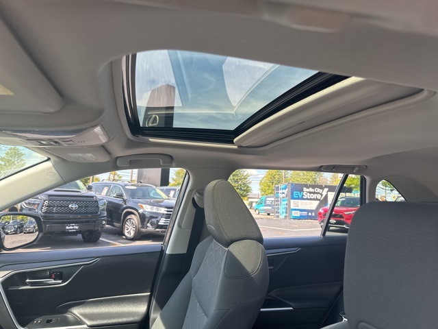 2021 Toyota RAV4 XLE photo 35